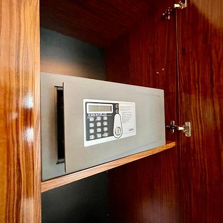 Royal Studio Apartment With A Perfect View - Yamaluxe Bukarest Eksteriør billede