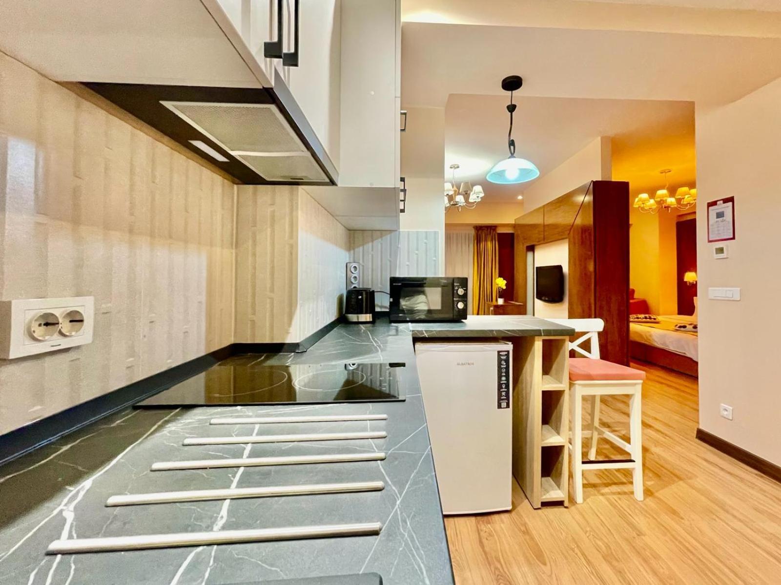 Royal Studio Apartment With A Perfect View - Yamaluxe Bukarest Eksteriør billede