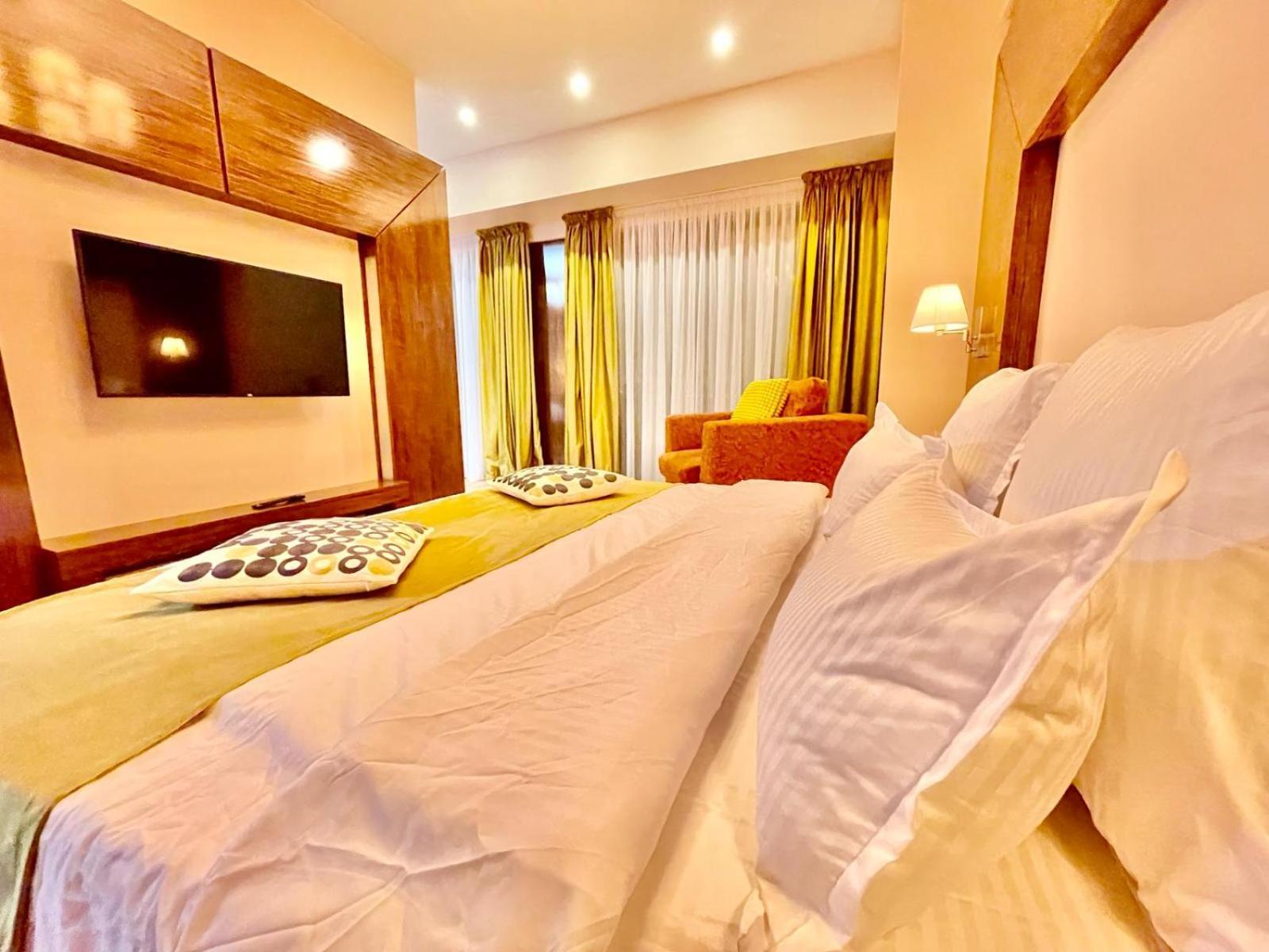 Royal Studio Apartment With A Perfect View - Yamaluxe Bukarest Eksteriør billede