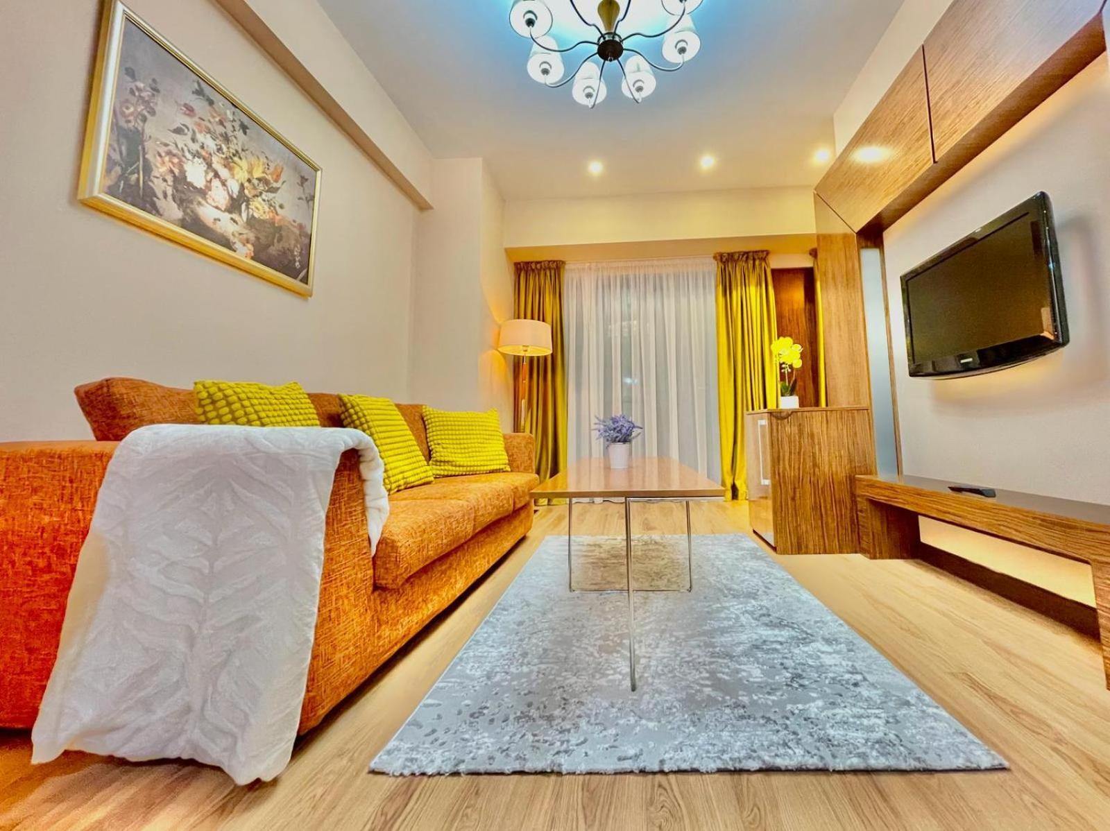 Royal Studio Apartment With A Perfect View - Yamaluxe Bukarest Eksteriør billede