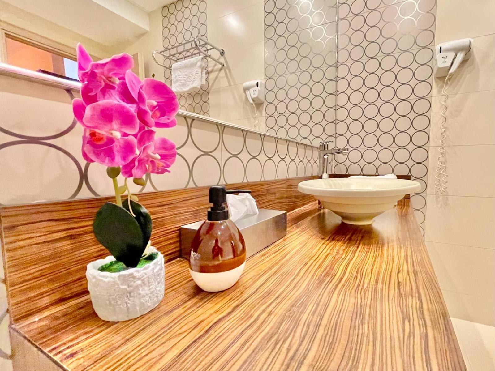 Royal Studio Apartment With A Perfect View - Yamaluxe Bukarest Eksteriør billede