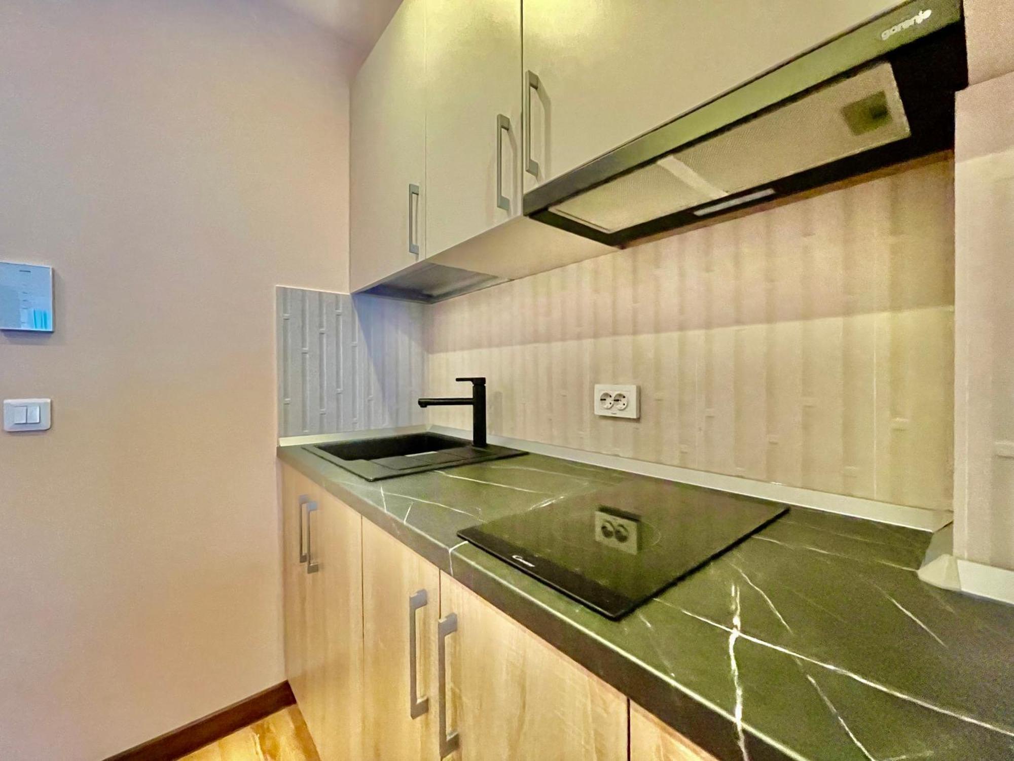 Royal Studio Apartment With A Perfect View - Yamaluxe Bukarest Eksteriør billede